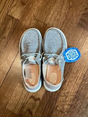 Girls Hey Dude, NWT rose gold color